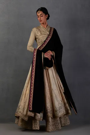 Black Woolen Embroidered Shawl  ( Dus-70 )