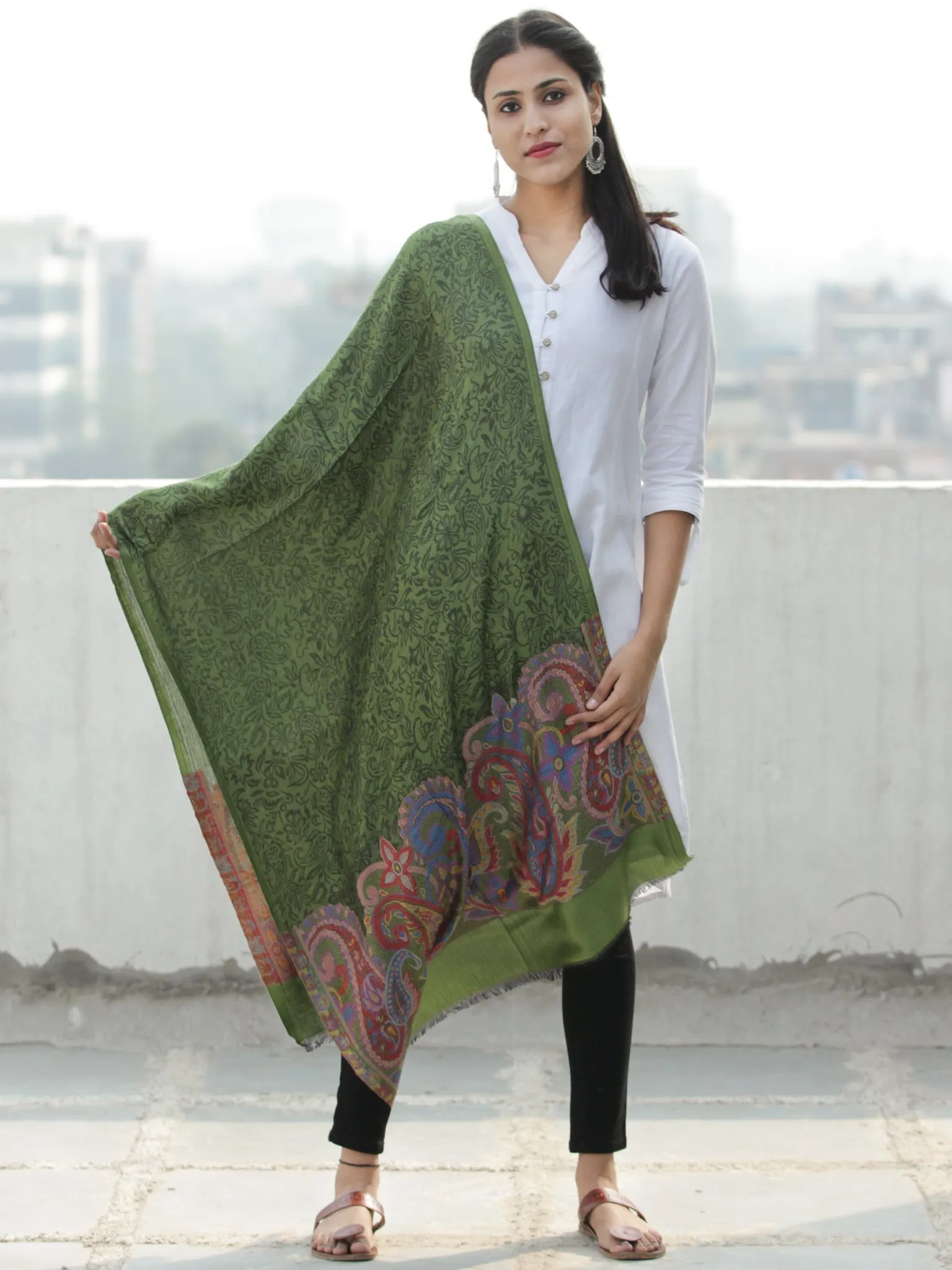 Green Black Paisly Weaved Border Silk Wool Kashmiri Stole - S200568
